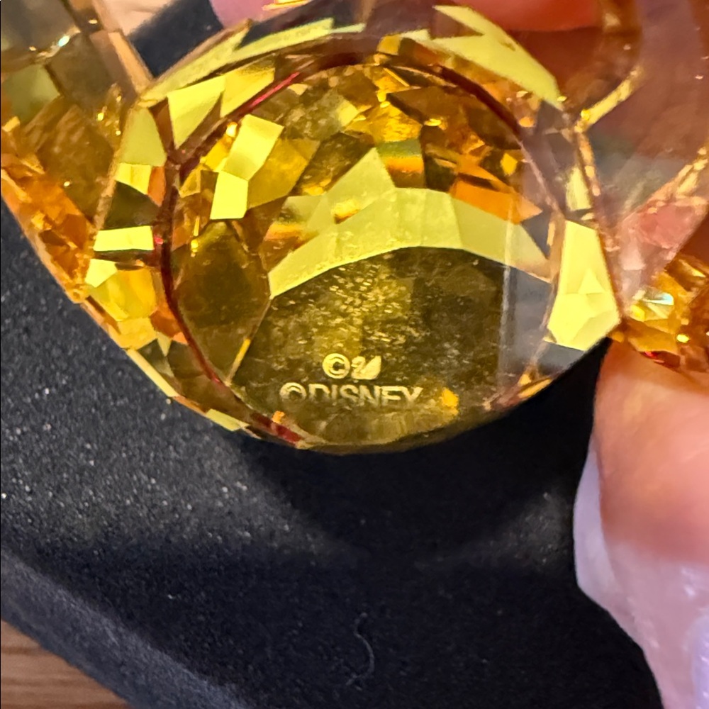 Retired Swarovski Disney Winnie the Pooh with Hunny Pot 2012 - Picture 6 of 8